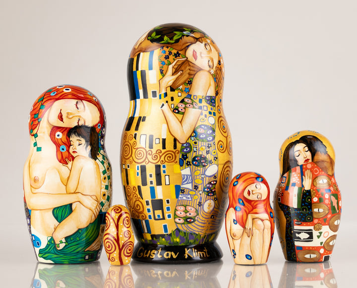 Wooden nesting dolls, Golden design, Gustav Klimt "The kiss"